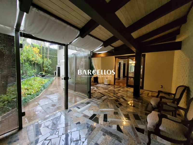 Casa com 3 quartos, 4 banheiros e 430m² à venda no bairro Vila Assuncao, Porto Alegre