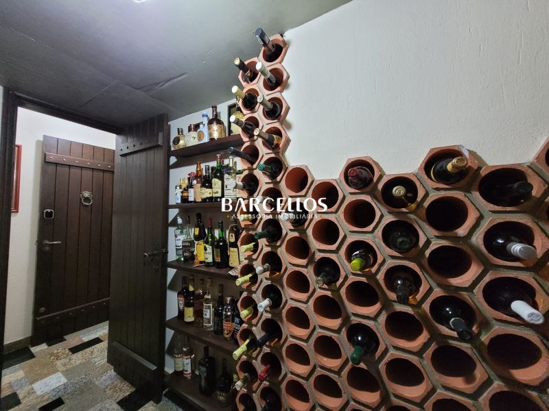 Casa com 3 quartos, 4 banheiros e 430m² à venda no bairro Vila Assuncao, Porto Alegre