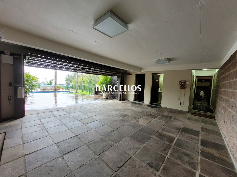 Casa com 3 quartos, 4 banheiros e 430m² à venda no bairro Vila Assuncao, Porto Alegre