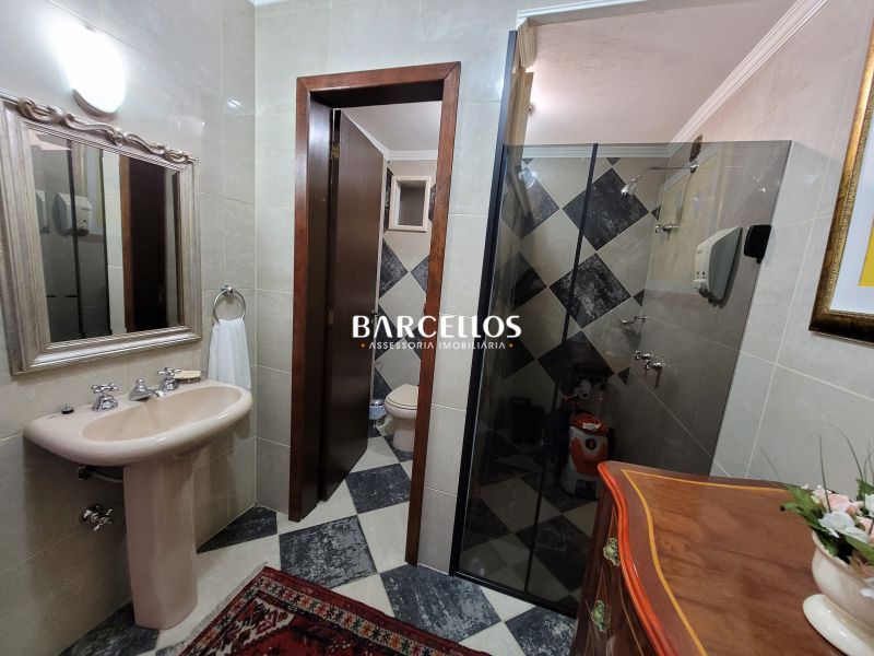Casa com 3 quartos, 4 banheiros e 430m² à venda no bairro Vila Assuncao, Porto Alegre