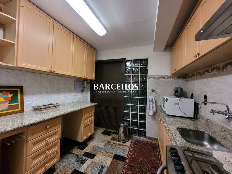 Casa com 3 quartos, 4 banheiros e 430m² à venda no bairro Vila Assuncao, Porto Alegre