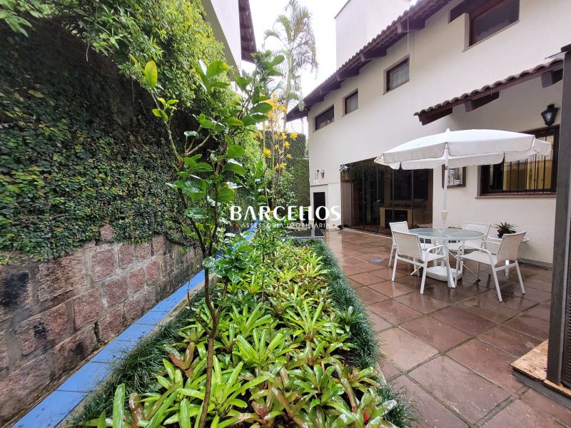 Casa com 3 quartos, 4 banheiros e 430m² à venda no bairro Vila Assuncao, Porto Alegre