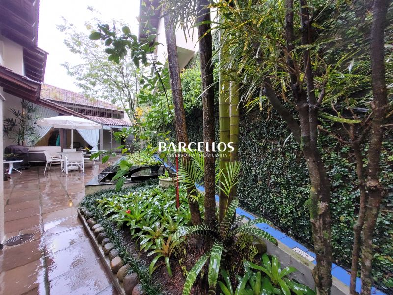 Casa com 3 quartos, 4 banheiros e 430m² à venda no bairro Vila Assuncao, Porto Alegre