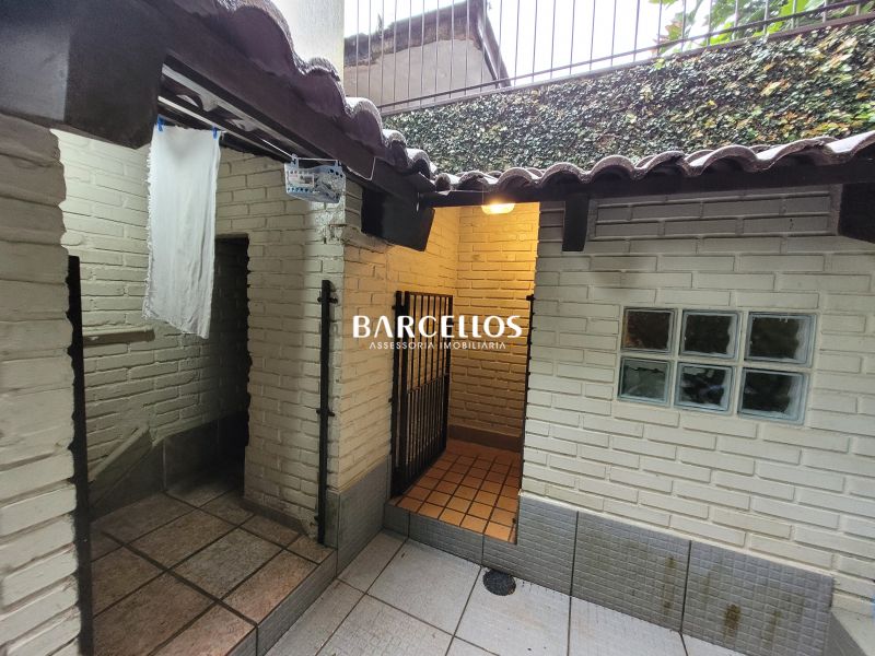 Casa com 3 quartos, 4 banheiros e 430m² à venda no bairro Vila Assuncao, Porto Alegre