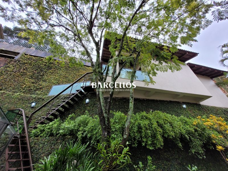 Casa com 3 quartos, 4 banheiros e 430m² à venda no bairro Vila Assuncao, Porto Alegre