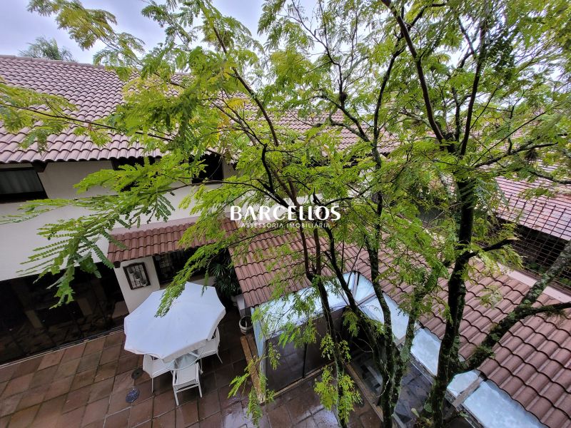 Casa com 3 quartos, 4 banheiros e 430m² à venda no bairro Vila Assuncao, Porto Alegre