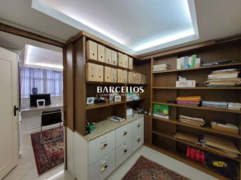 Conjunto com 3 banheiros e 212m² à venda no bairro Moinhos de Vento, Porto Alegre