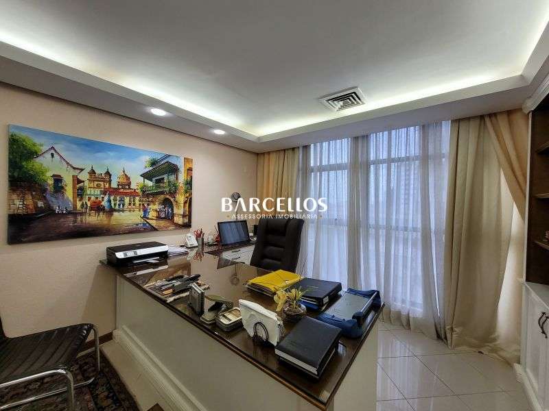Conjunto com 3 banheiros e 212m² à venda no bairro Moinhos de Vento, Porto Alegre
