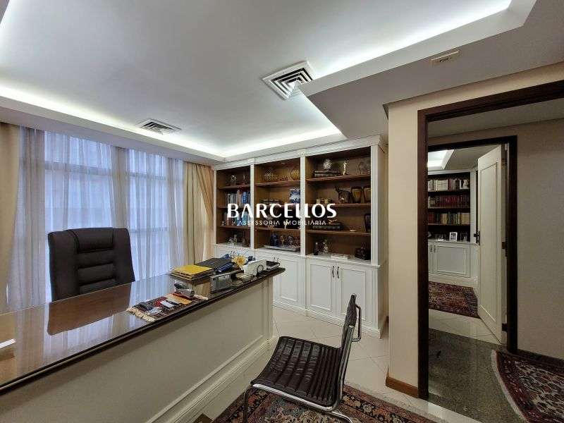Conjunto com 3 banheiros e 212m² à venda no bairro Moinhos de Vento, Porto Alegre