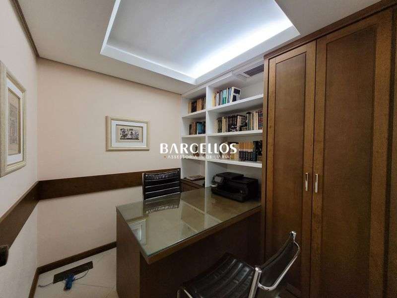Conjunto com 3 banheiros e 212m² à venda no bairro Moinhos de Vento, Porto Alegre