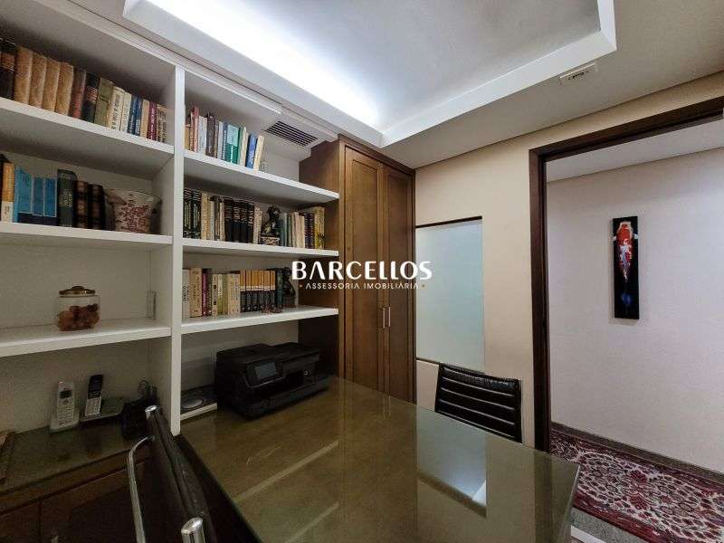 Conjunto com 3 banheiros e 212m² à venda no bairro Moinhos de Vento, Porto Alegre