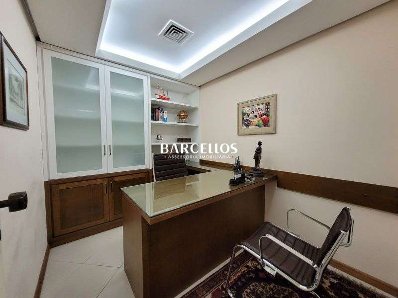 Conjunto com 3 banheiros e 212m² à venda no bairro Moinhos de Vento, Porto Alegre