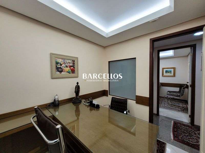 Conjunto com 3 banheiros e 212m² à venda no bairro Moinhos de Vento, Porto Alegre