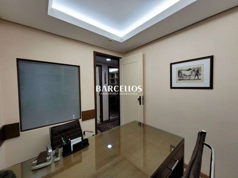 Conjunto com 3 banheiros e 212m² à venda no bairro Moinhos de Vento, Porto Alegre