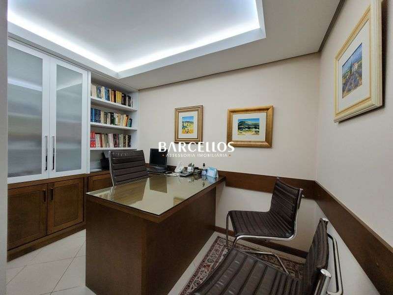 Conjunto com 3 banheiros e 212m² à venda no bairro Moinhos de Vento, Porto Alegre