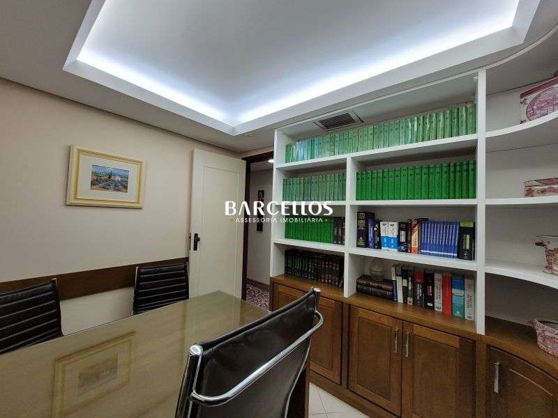 Conjunto com 3 banheiros e 212m² à venda no bairro Moinhos de Vento, Porto Alegre