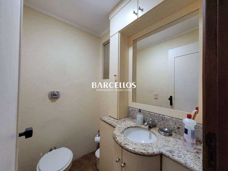 Conjunto com 3 banheiros e 212m² à venda no bairro Moinhos de Vento, Porto Alegre