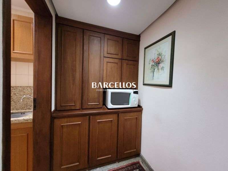 Conjunto com 3 banheiros e 212m² à venda no bairro Moinhos de Vento, Porto Alegre