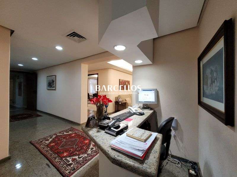 Conjunto com 3 banheiros e 212m² à venda no bairro Moinhos de Vento, Porto Alegre