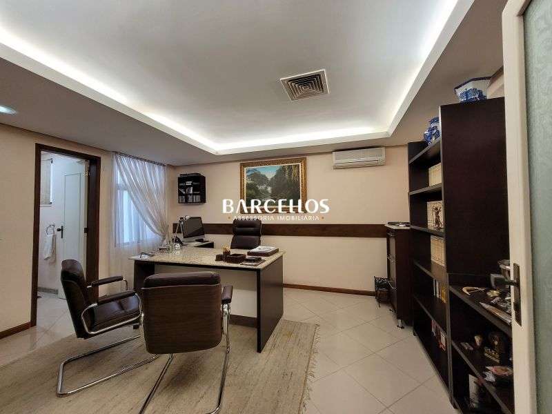 Conjunto com 3 banheiros e 212m² à venda no bairro Moinhos de Vento, Porto Alegre