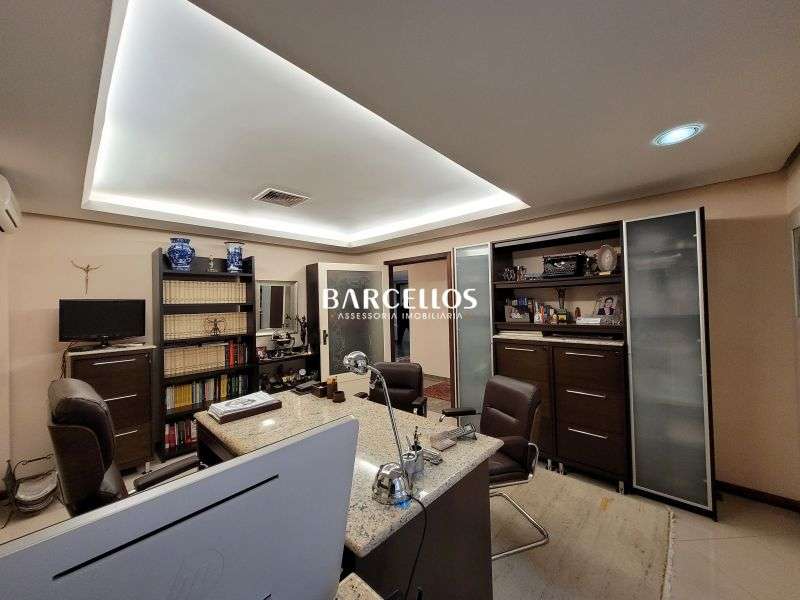 Conjunto com 3 banheiros e 212m² à venda no bairro Moinhos de Vento, Porto Alegre