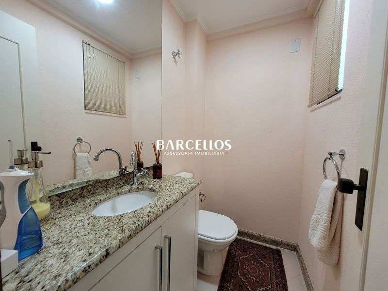 Conjunto com 3 banheiros e 212m² à venda no bairro Moinhos de Vento, Porto Alegre