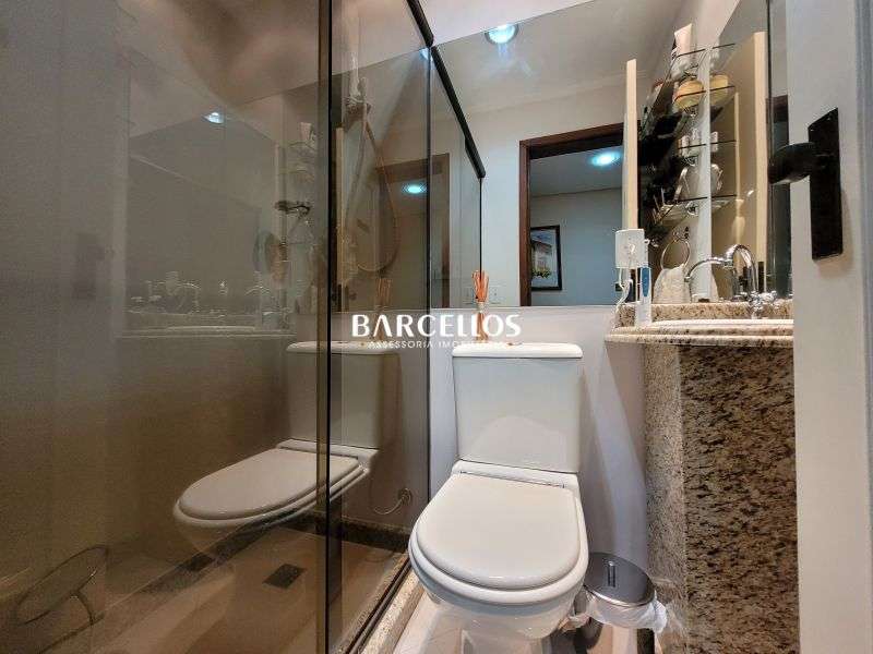 Conjunto com 3 banheiros e 212m² à venda no bairro Moinhos de Vento, Porto Alegre
