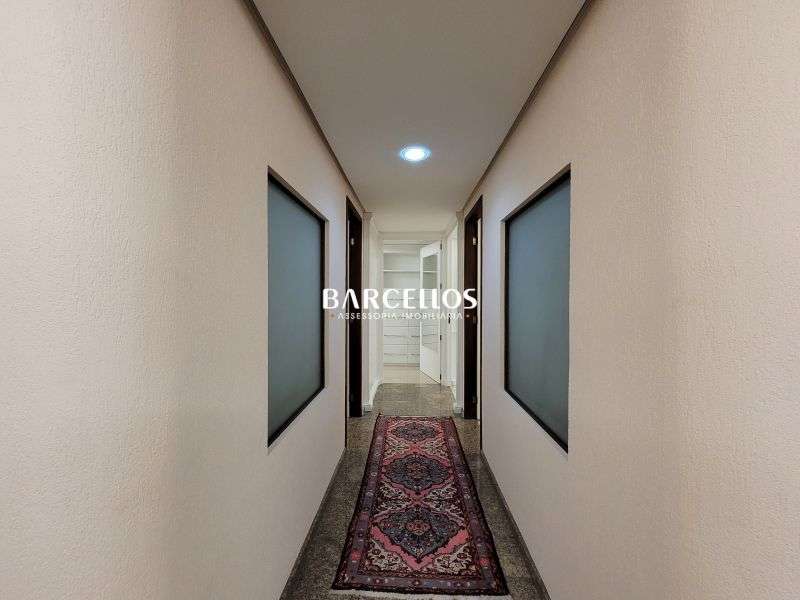 Conjunto com 3 banheiros e 212m² à venda no bairro Moinhos de Vento, Porto Alegre