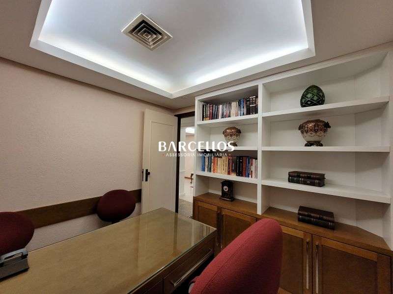 Conjunto com 3 banheiros e 212m² à venda no bairro Moinhos de Vento, Porto Alegre