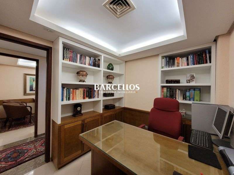 Conjunto com 3 banheiros e 212m² à venda no bairro Moinhos de Vento, Porto Alegre