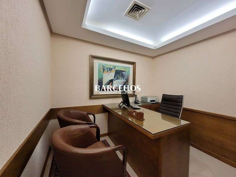 Conjunto com 3 banheiros e 212m² à venda no bairro Moinhos de Vento, Porto Alegre