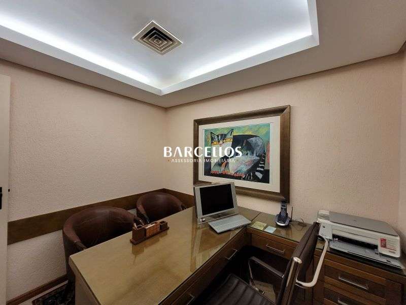 Conjunto com 3 banheiros e 212m² à venda no bairro Moinhos de Vento, Porto Alegre