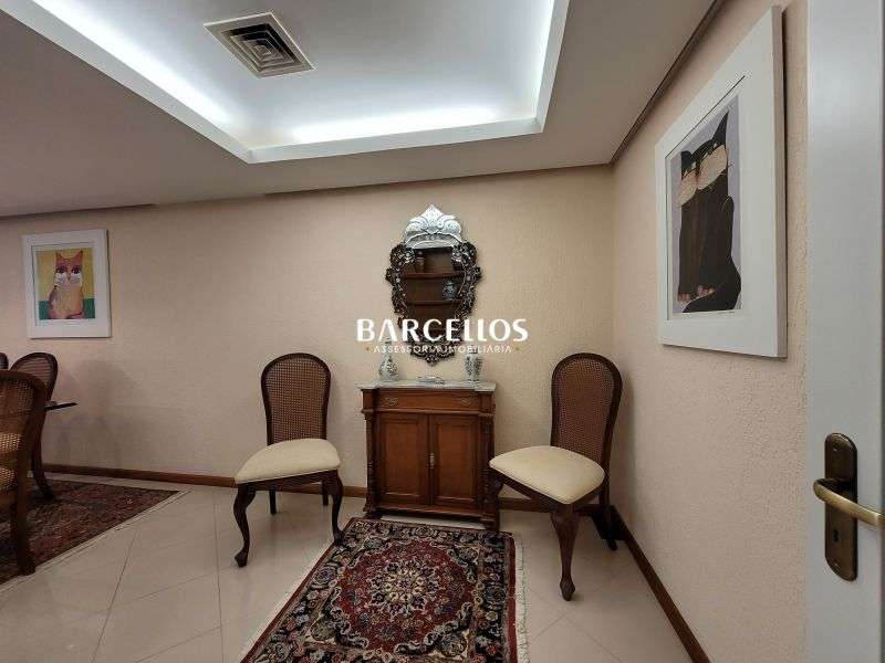 Conjunto com 3 banheiros e 212m² à venda no bairro Moinhos de Vento, Porto Alegre