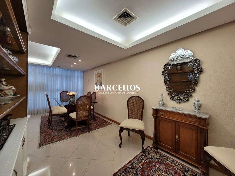 Conjunto com 3 banheiros e 212m² à venda no bairro Moinhos de Vento, Porto Alegre
