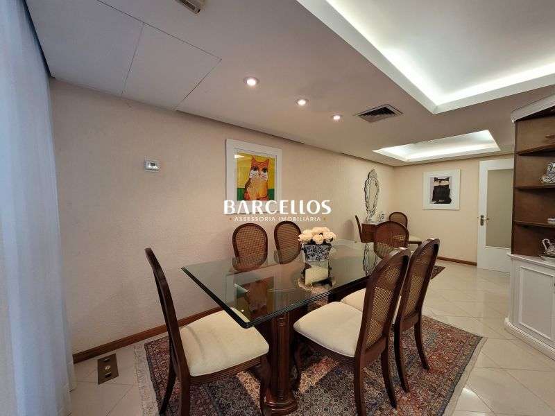 Conjunto com 3 banheiros e 212m² à venda no bairro Moinhos de Vento, Porto Alegre
