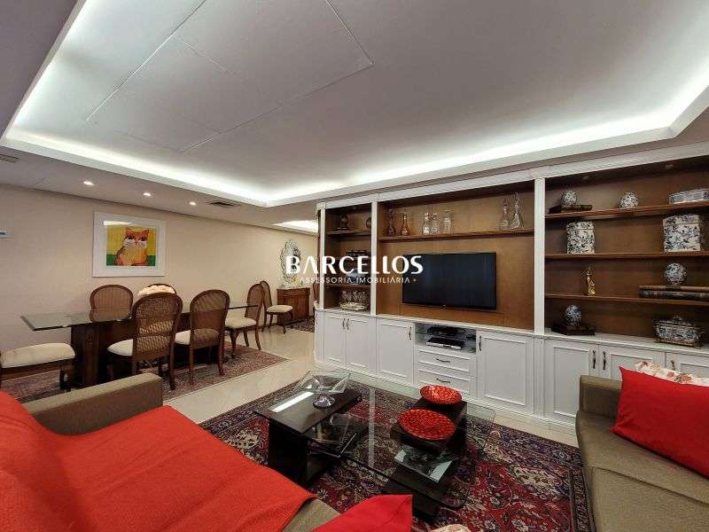 Conjunto com 3 banheiros e 212m² à venda no bairro Moinhos de Vento, Porto Alegre