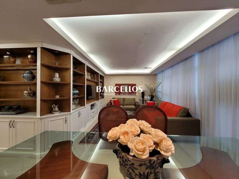 Conjunto com 3 banheiros e 212m² à venda no bairro Moinhos de Vento, Porto Alegre