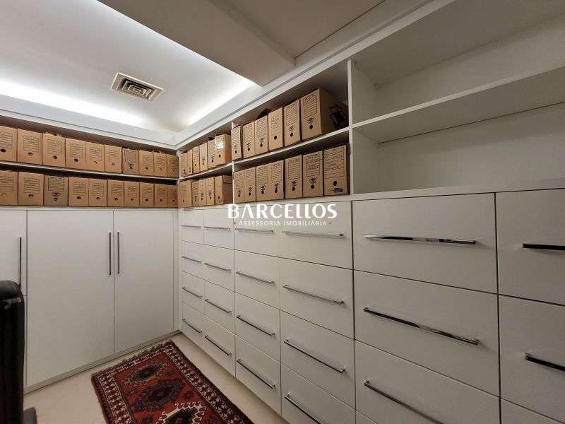 Conjunto com 3 banheiros e 212m² à venda no bairro Moinhos de Vento, Porto Alegre