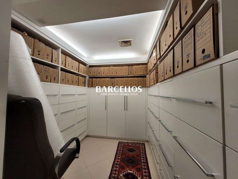 Conjunto com 3 banheiros e 212m² à venda no bairro Moinhos de Vento, Porto Alegre