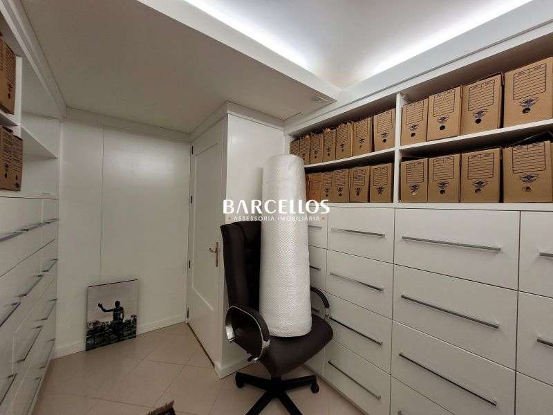 Conjunto com 3 banheiros e 212m² à venda no bairro Moinhos de Vento, Porto Alegre