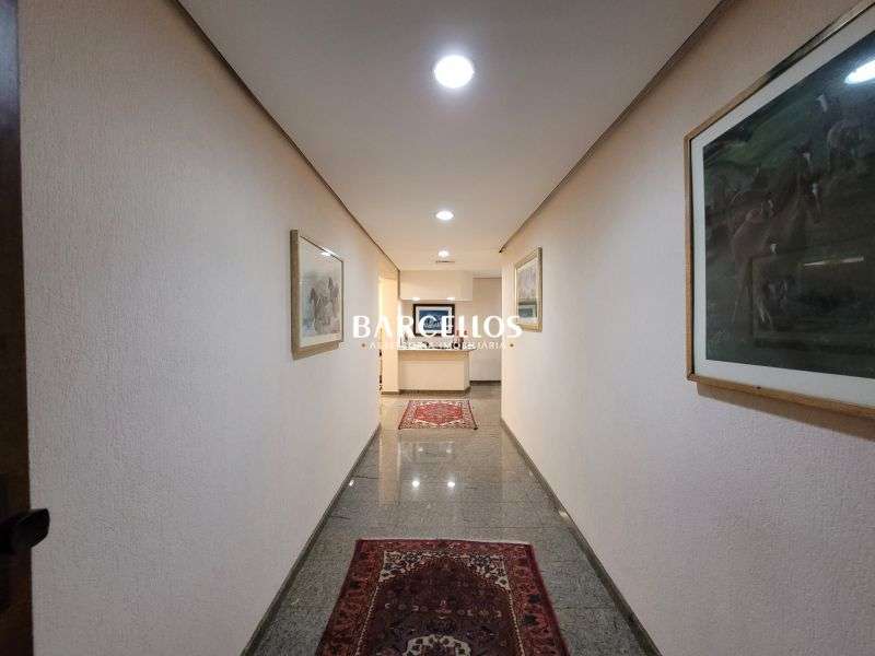 Conjunto com 3 banheiros e 212m² à venda no bairro Moinhos de Vento, Porto Alegre