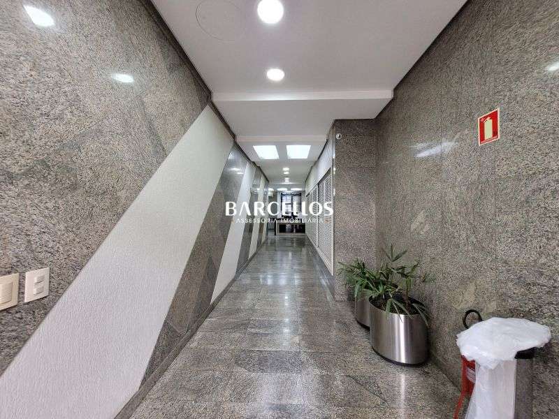 Conjunto com 3 banheiros e 212m² à venda no bairro Moinhos de Vento, Porto Alegre
