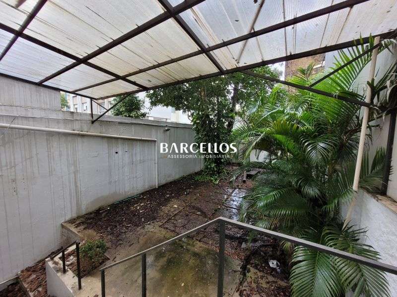 Sobrado Comercial com 1 quarto, 6 banheiros e 800m² à venda no bairro Independencia, Porto Alegre