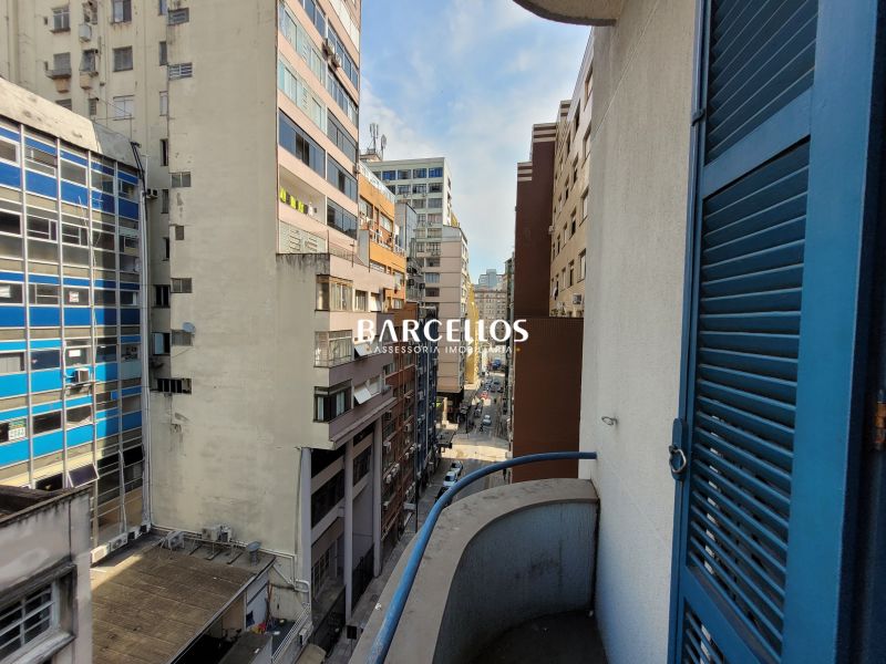 Apto com 3 quartos, 2 banheiros e 98m² à venda no bairro Centro, Porto Alegre