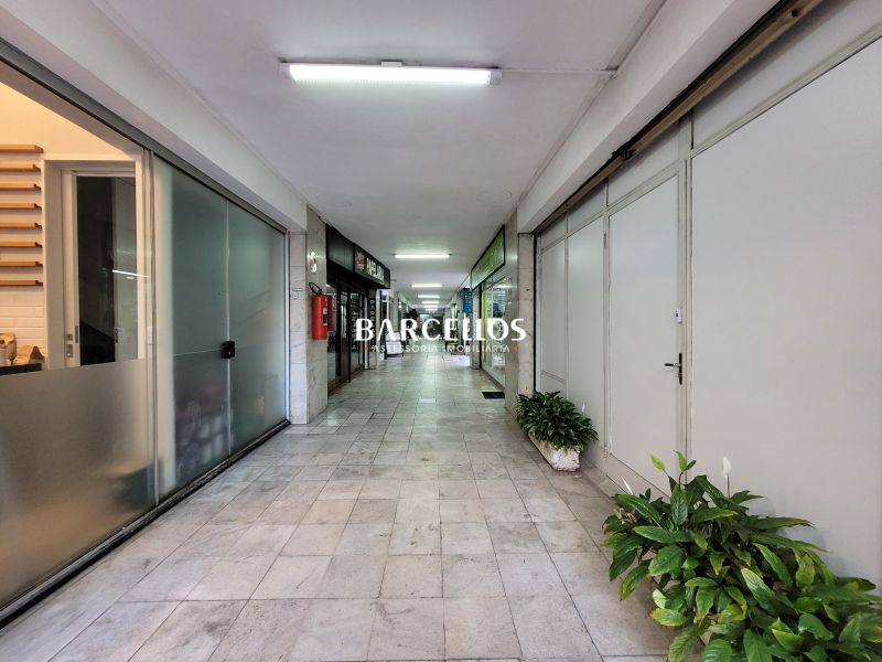 Loja com 1 quarto, 2 banheiros e 55m² à venda no bairro Independencia, Porto Alegre