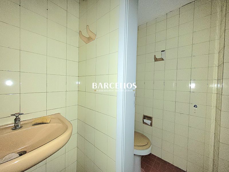 Loja com 1 quarto, 2 banheiros e 55m² à venda no bairro Independencia, Porto Alegre