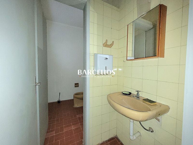 Loja com 1 quarto, 2 banheiros e 55m² à venda no bairro Independencia, Porto Alegre