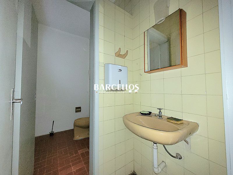 Loja com 1 quarto, 2 banheiros e 55m² à venda no bairro Independencia, Porto Alegre