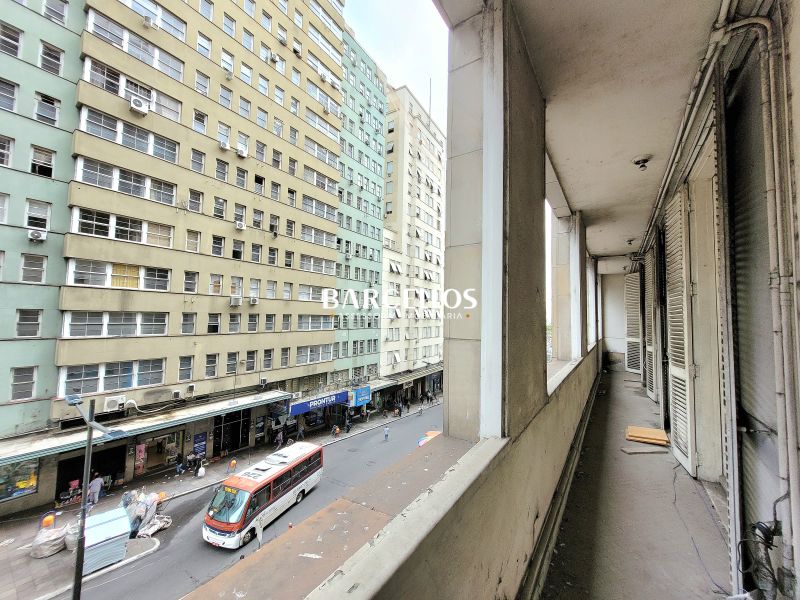Apto com 3 quartos, 3 banheiros e 220m² à venda no bairro Centro, Porto Alegre