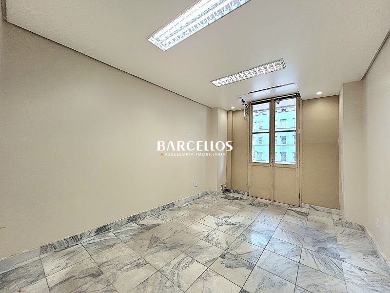 Apto com 3 quartos, 3 banheiros e 220m² à venda no bairro Centro, Porto Alegre